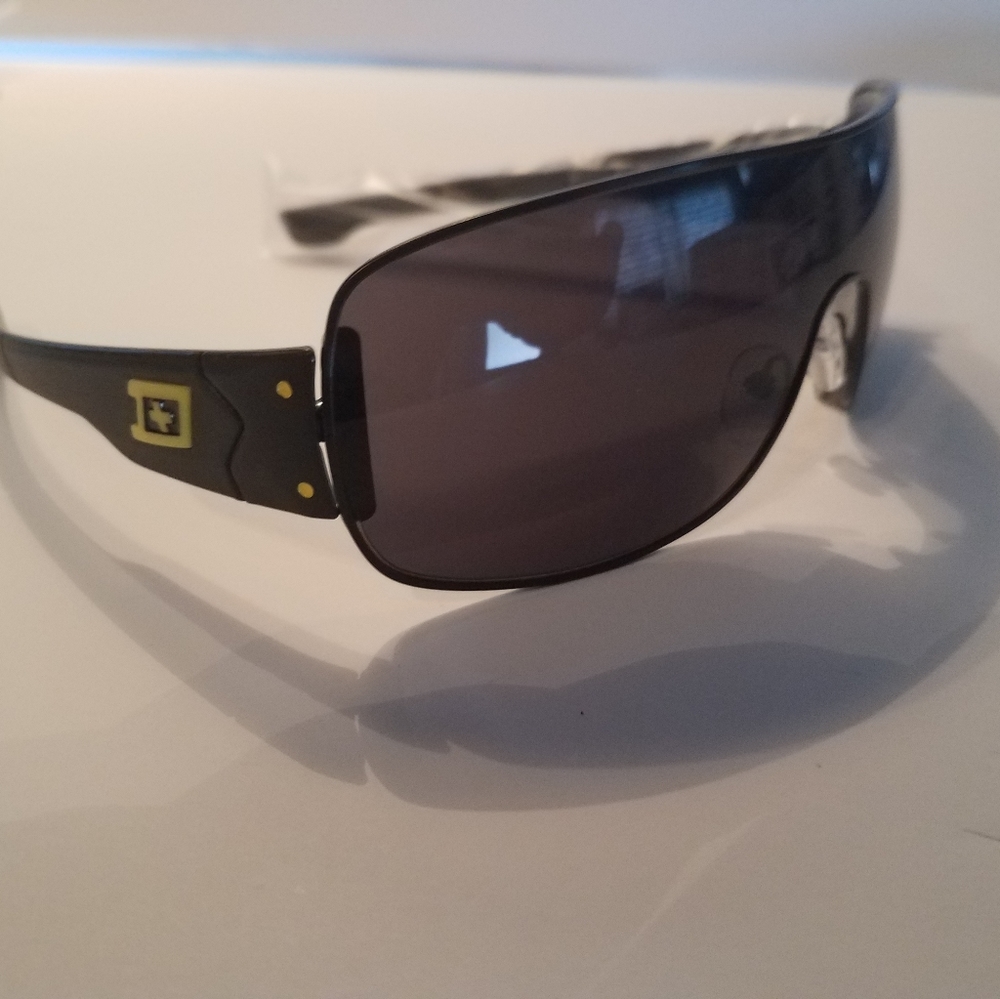 sunglasses - Picture 6 of 8